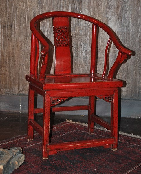 FAUTEUIL ANCIEN CHINOIS LAQUÉ ROUGE FER À CHEVAL