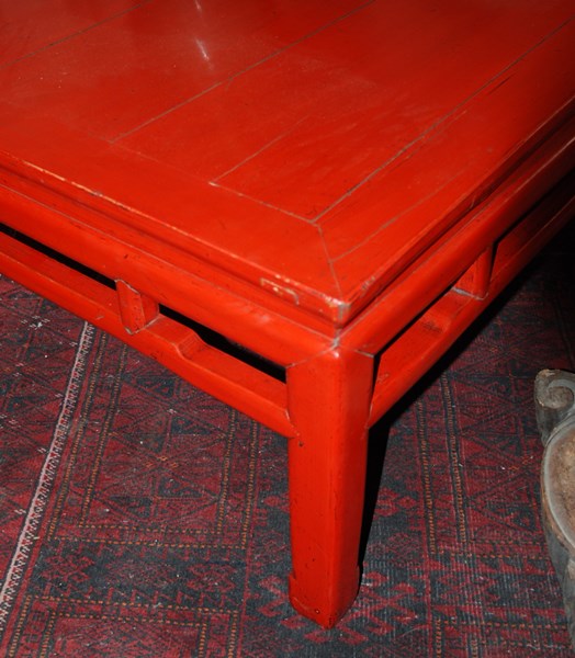 TABLE BASSE ANCIENNE CHINOISE LAQUÉ ROUGE