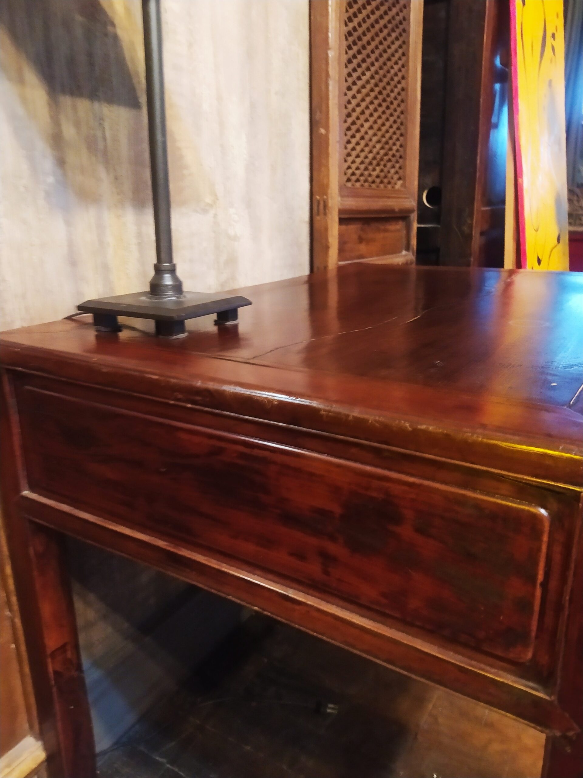 BUREAU ANCIEN CHINOIS EN ORME FONCÉ