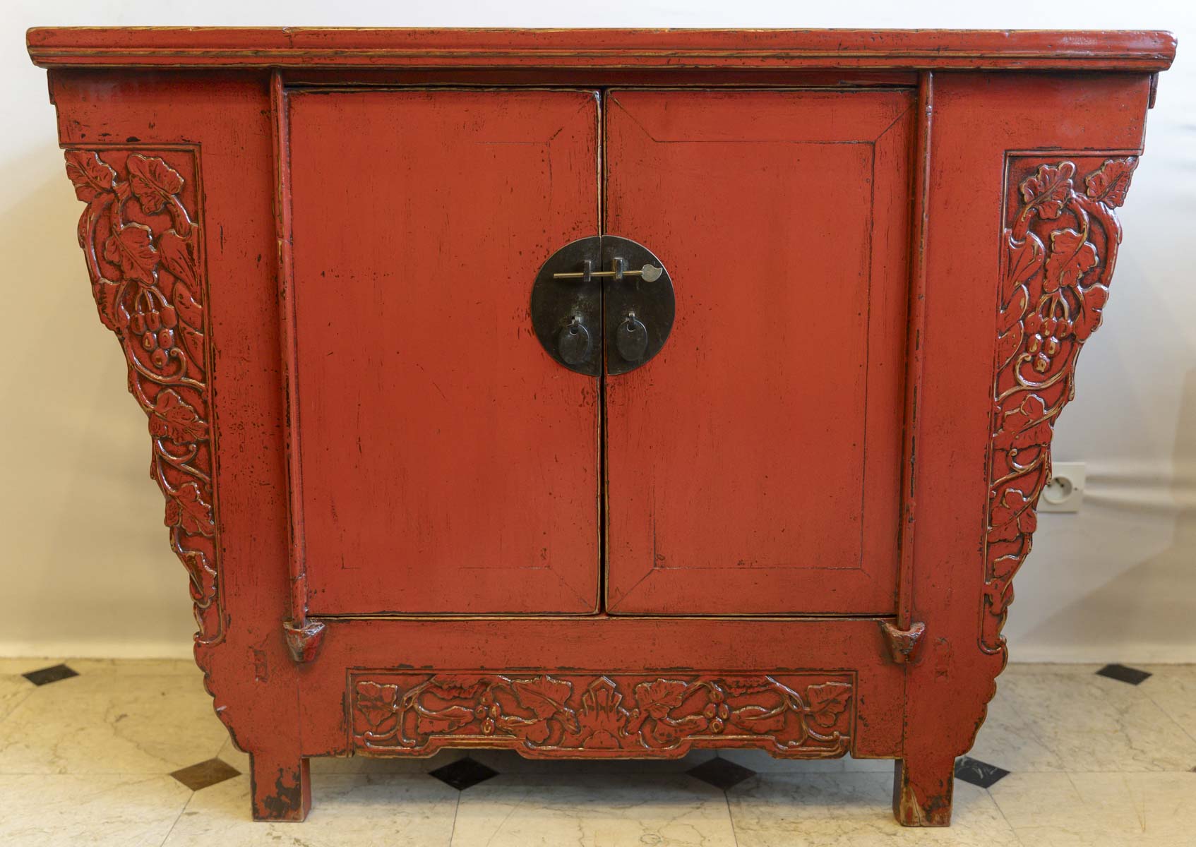 Buffet ancien chinois laque rouge